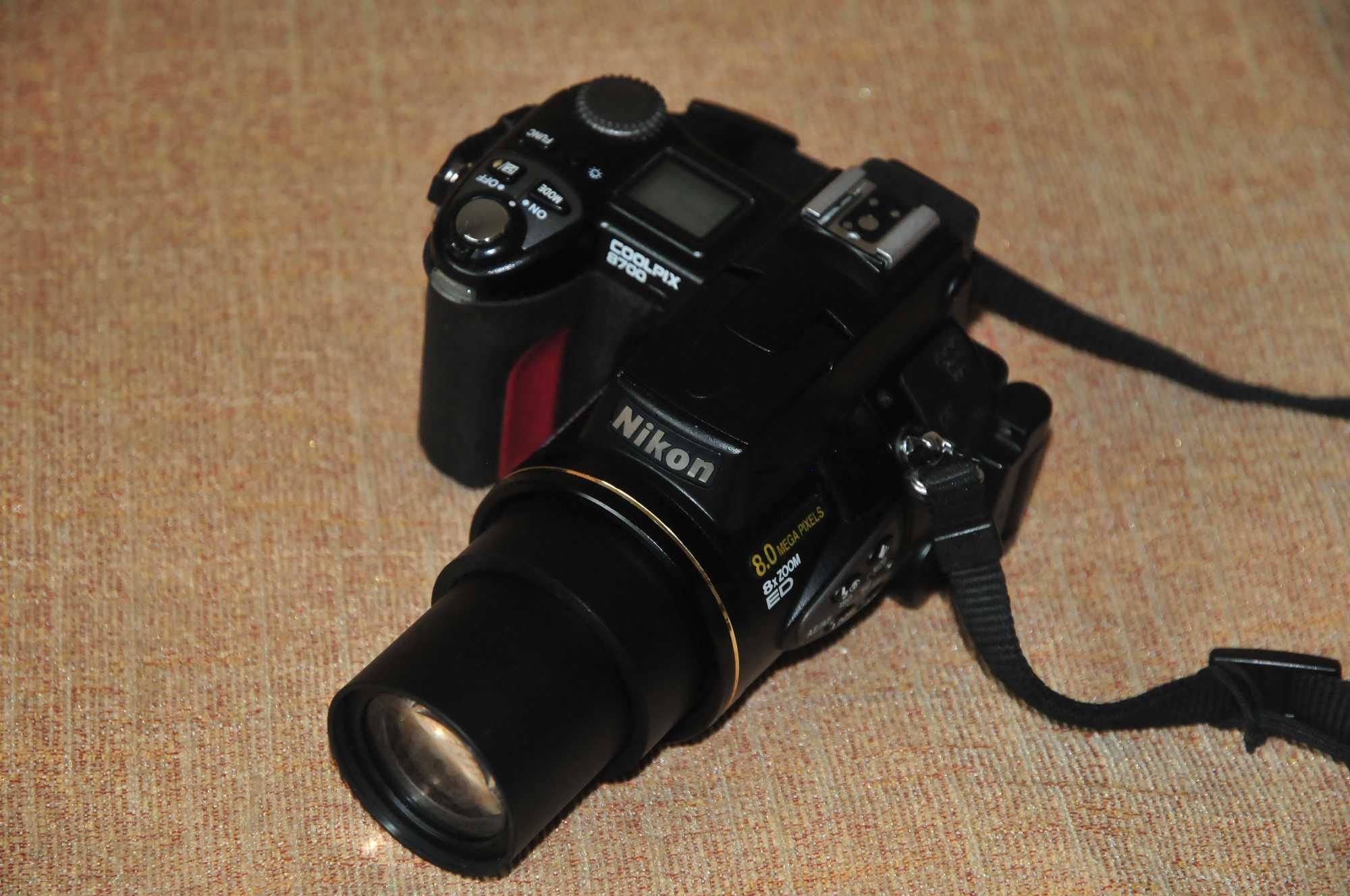 Продавам Nikon Coolpix 8700