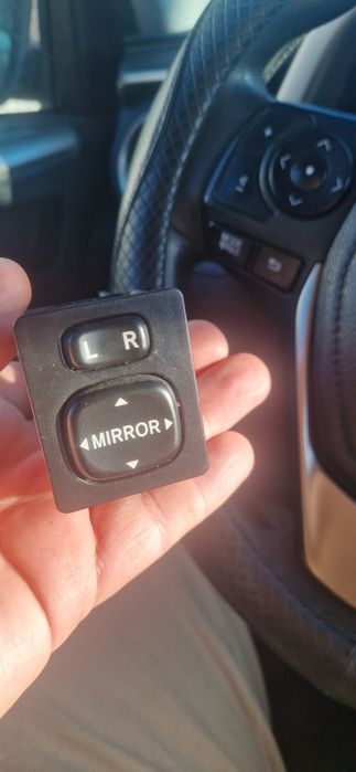 Кнопка регулеровки зеркал