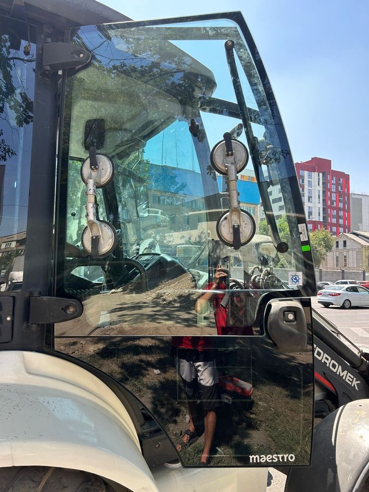 Стёкла на 3/1 cat hidromek jcb komatsu volvo terex case