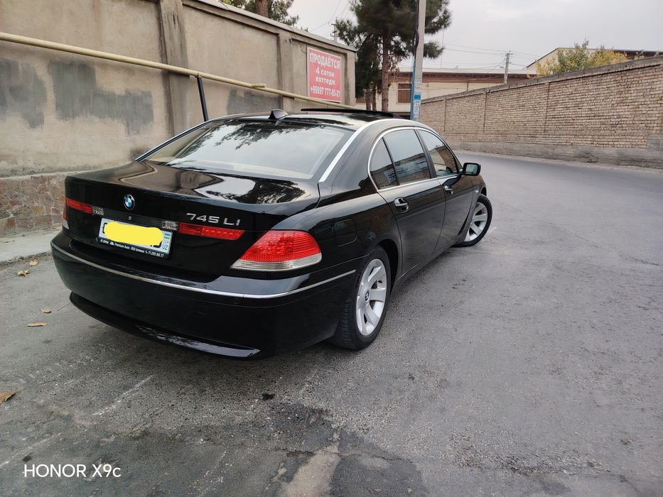 Bir qol moshina 8 slinder eshiklari davochik xaladini luk xammasi bor.