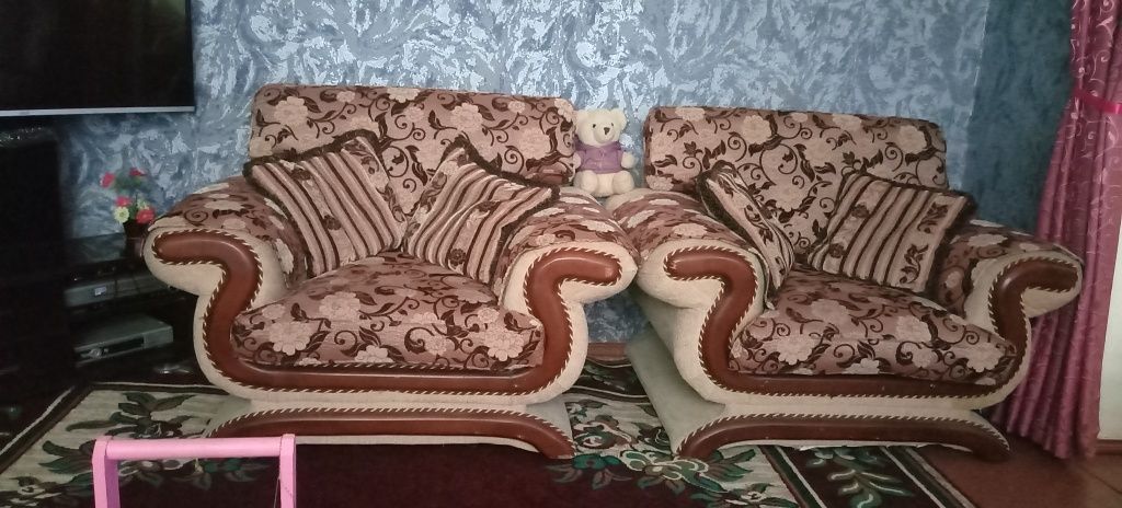 Продаётся диван и кресло хорошом састояния бу