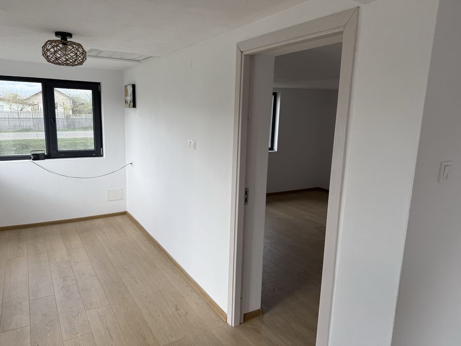 Casă complet renovată + teren 3.242 mp