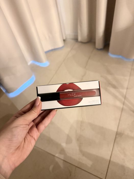 Червило Huda Beauty