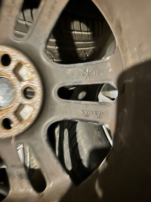 Jante și anvelope Volvo R18 4bucati