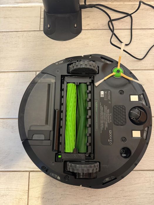 Robot Aspirator Roomba i7 Stare Impecabila