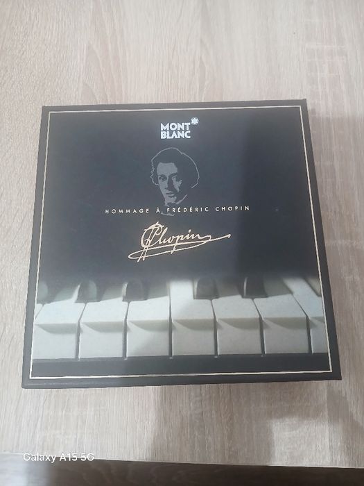 Vând stilou Montblanc nou penita aur 14 k