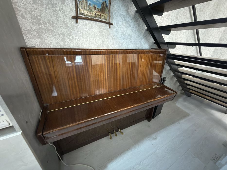 Продается пианино Petrof