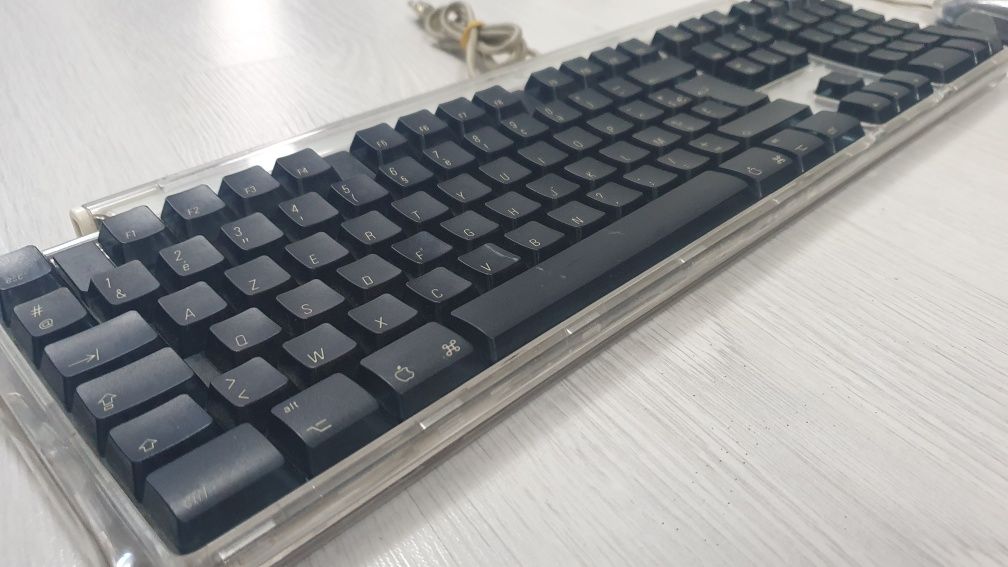 Tastatura și mouse apple