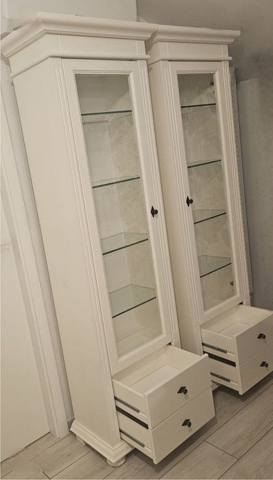 Vitrine lemn masiv alb-ivory
