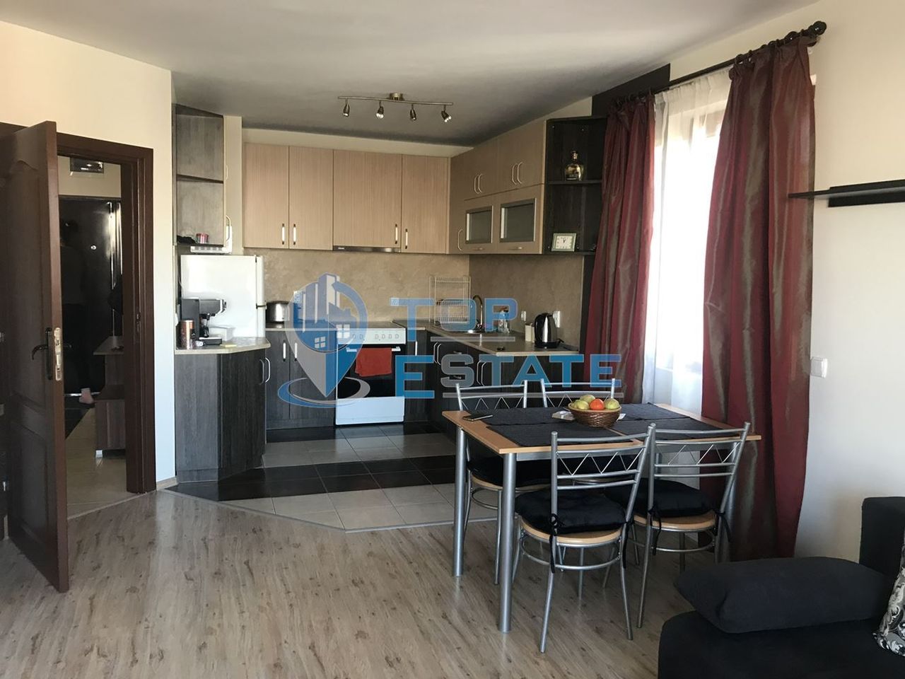 Продава се Двустаен апартамент в Велико Търново, Център - 68 кв.м за 1894 €/кв.м - Снимка #2
