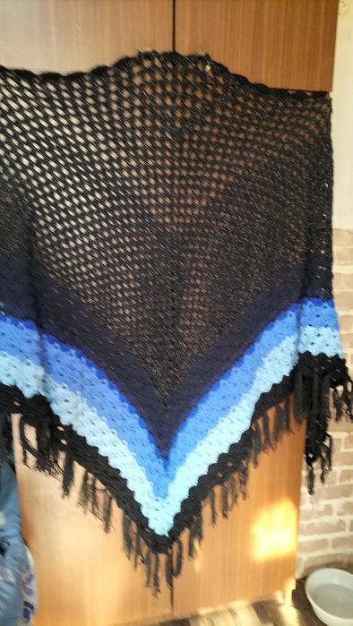 Продам шаль новая большая.