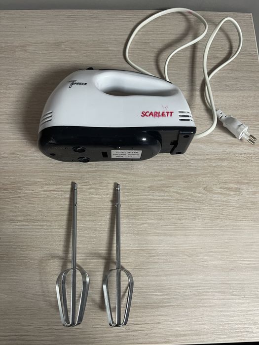 Миксер Scarlett HE-133 Белый