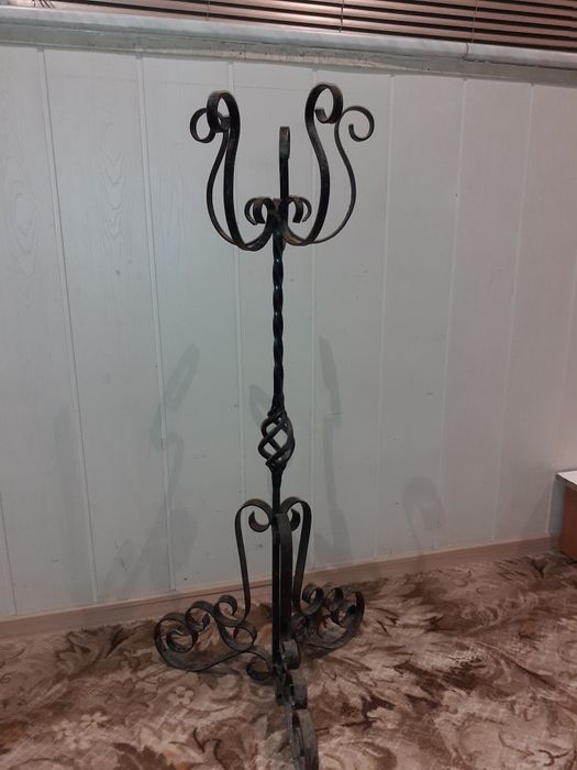 Продам подставку для цветов