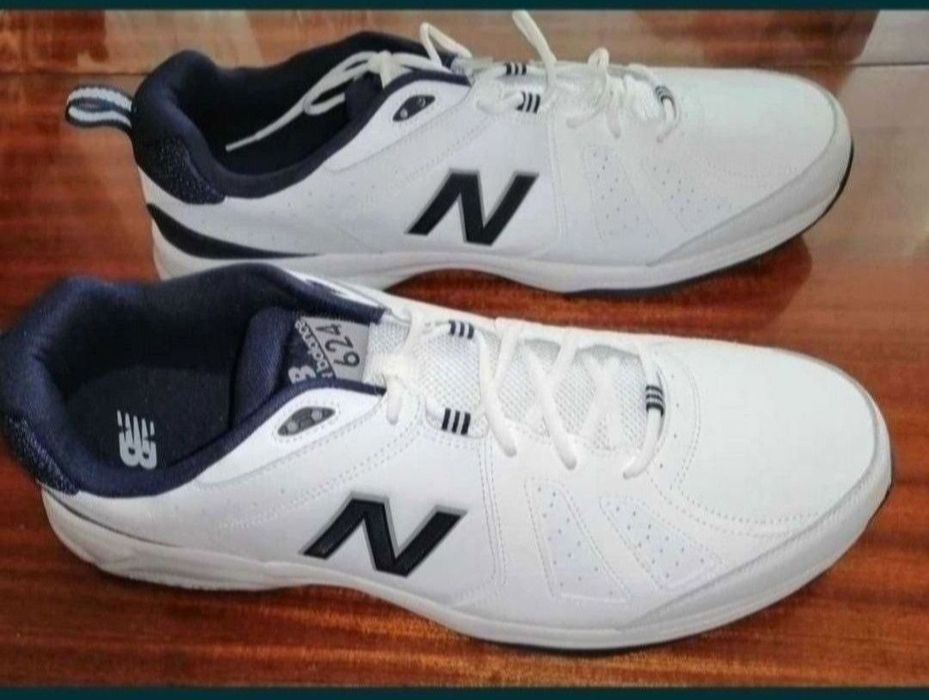 Adidași uriași pt vitrină sau colectie