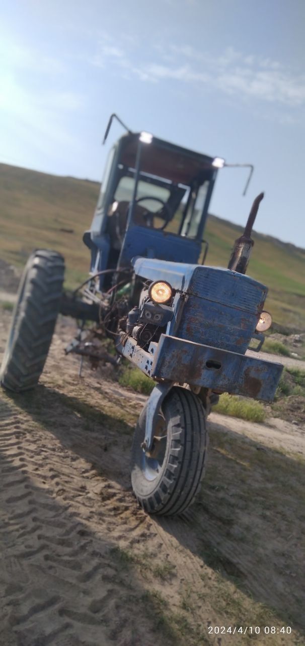 Traktor T28 sotiladi narxi 20 mln
