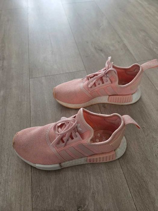 Vand Adidas NMD R1