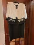 vand costum dama rochie neagra cu jacheta alba