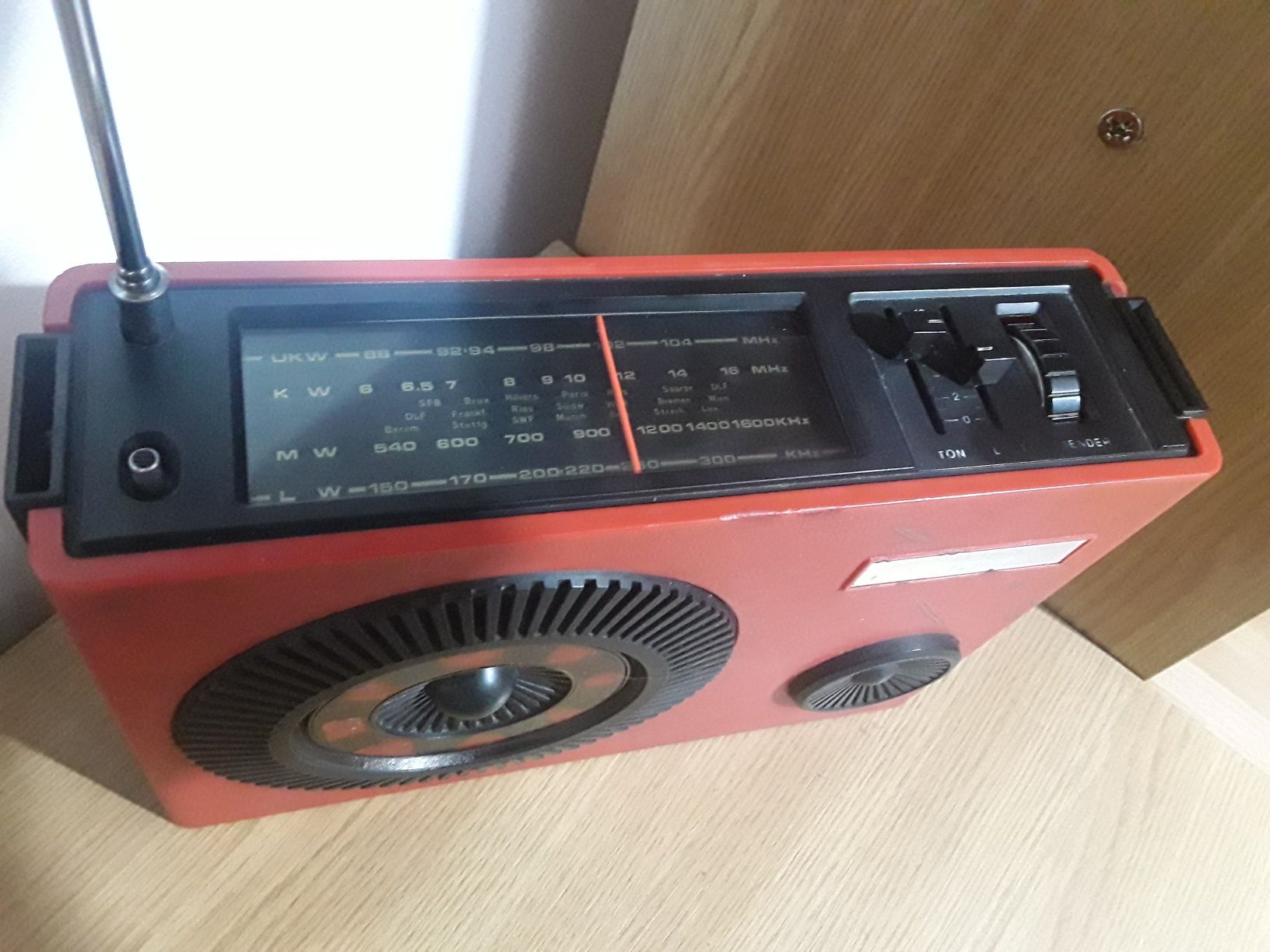 Radio model vechi de colecție japonez.