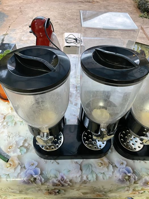 Dozatoare pentru vanzare de produse uscate: seminte, cereale, etc.