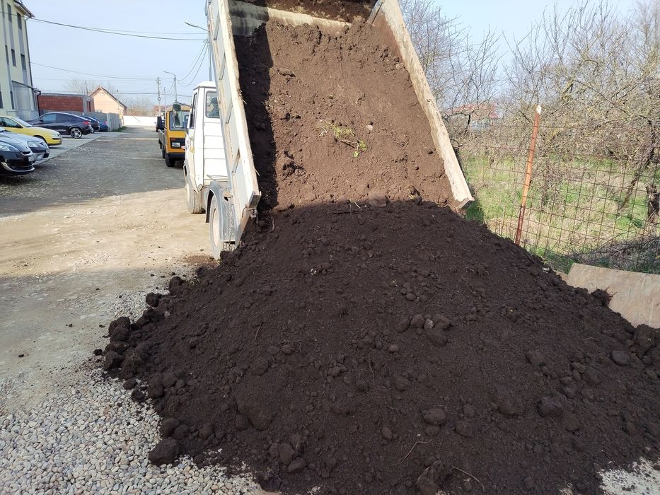 Pământ vegetal beton concasat sau moloz concasat Închiriez utilaje con