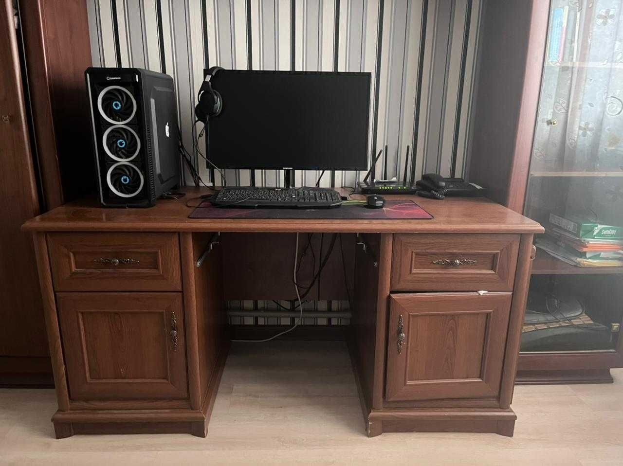 Добротный и тяжелый  стол для компьютера, пригодиться и для учебы