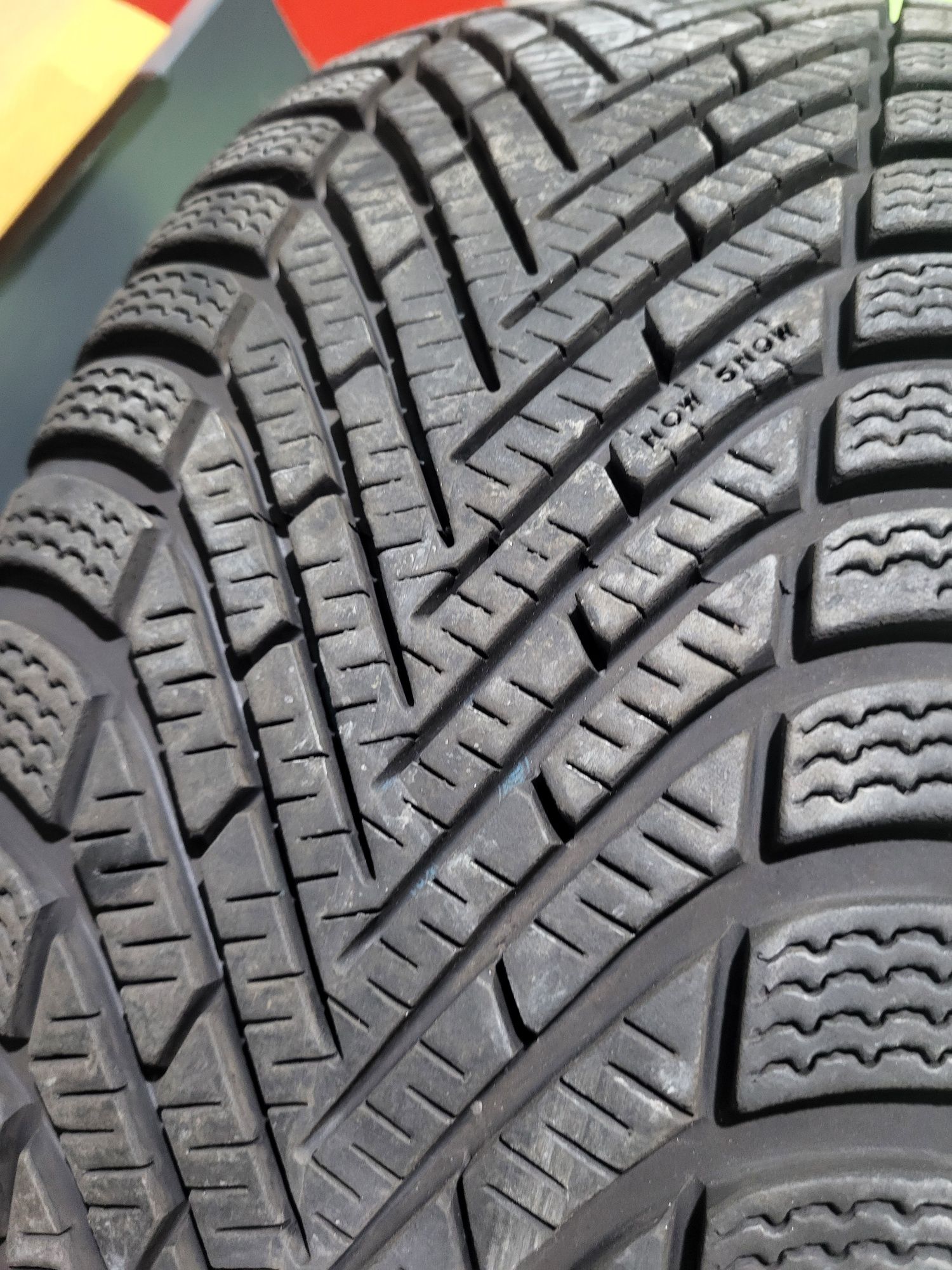2 бр зимни 215/50/17 Pirelli