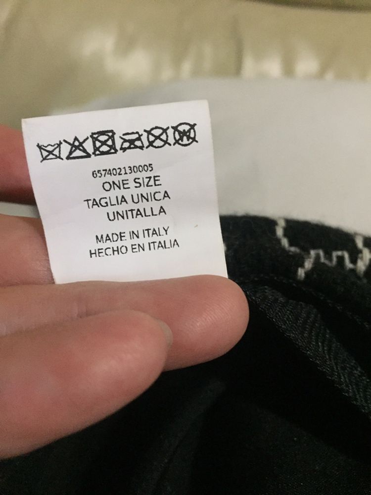 Дамска шапка с козирка