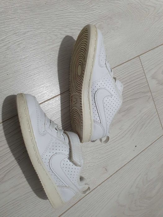 Adidasi Nike albi 26