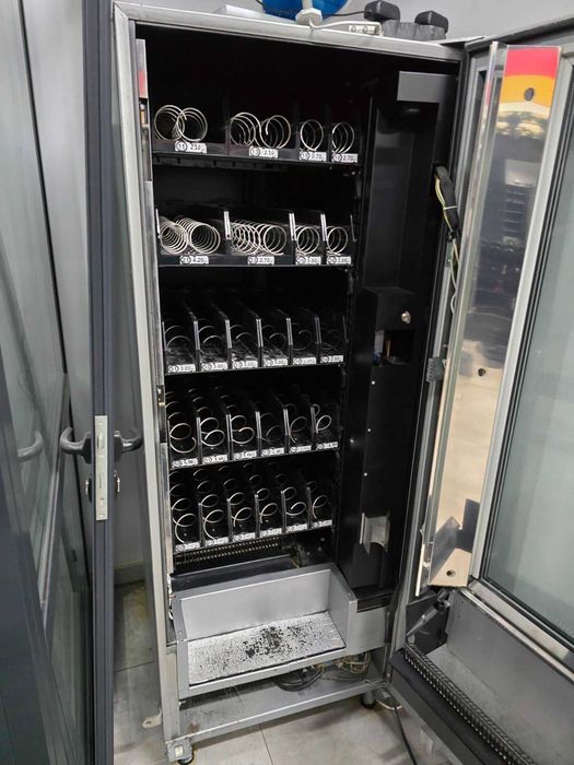 Вендинг снакс машина