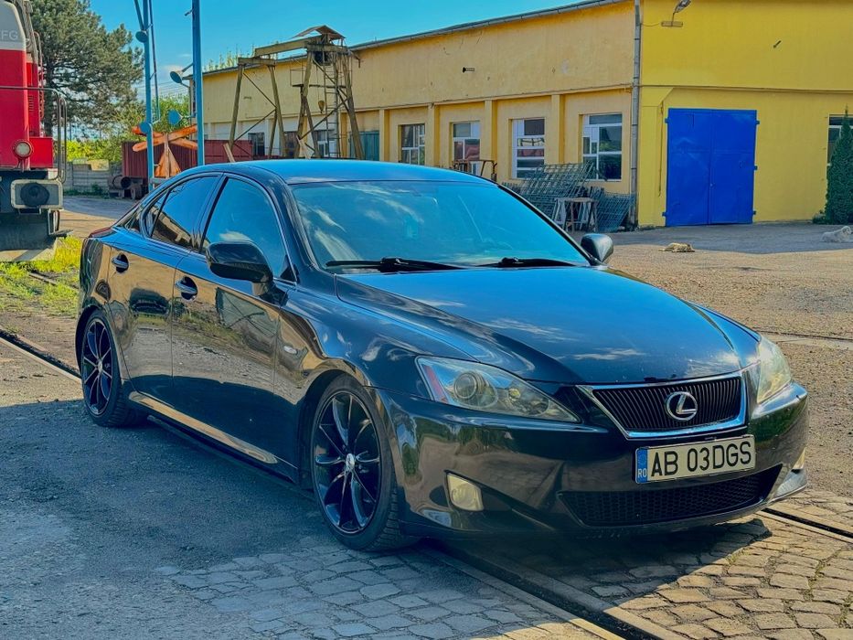 Vând Lexus IS220D