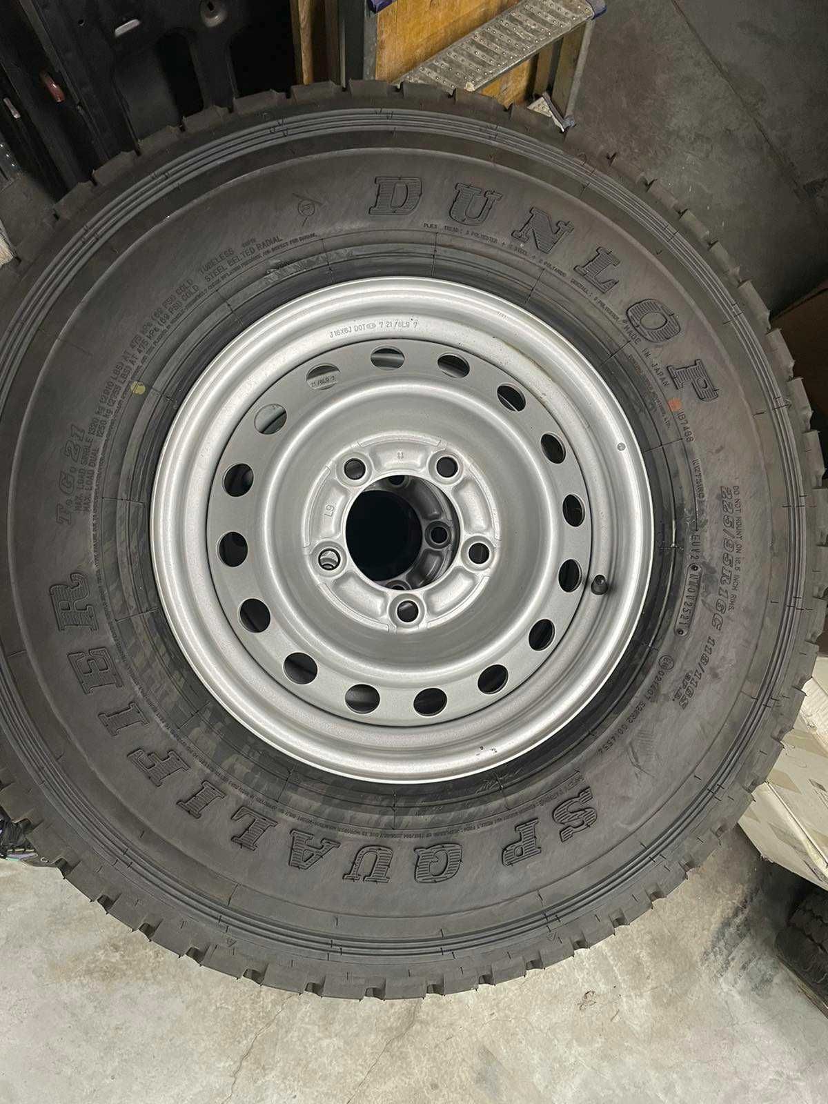 Джанти с гуми Dunlop R16 5x150 225/95