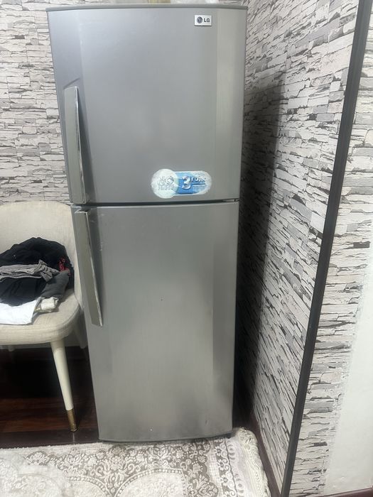 LG холодильник срочно продаятса