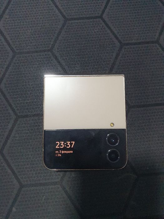 Samsung Galaxy Z Flip4