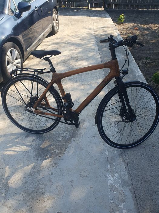 Bicicleta din bambus