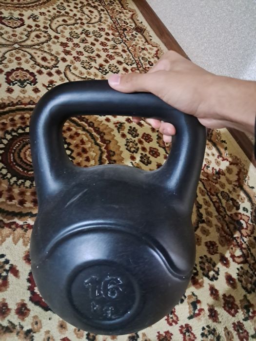 Продам гирю 16 кг
