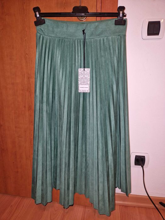 Fusta plisata verde noua