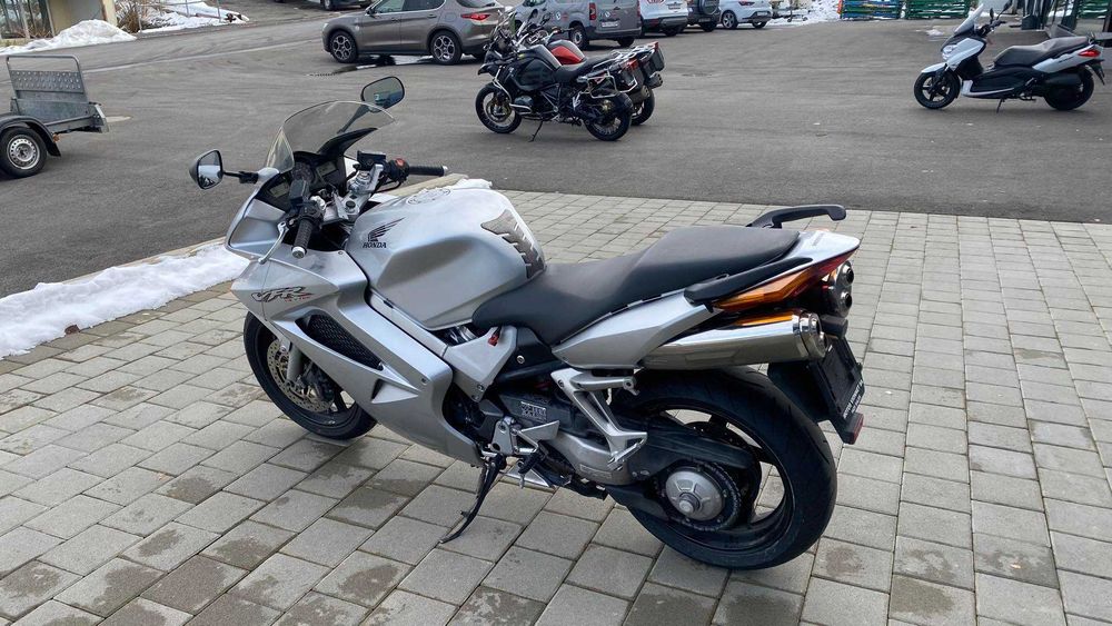 Продавам HONDA VFR v4 V-tec 800