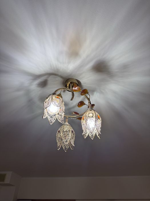 Люстра самовывоз в хорошем состоянии