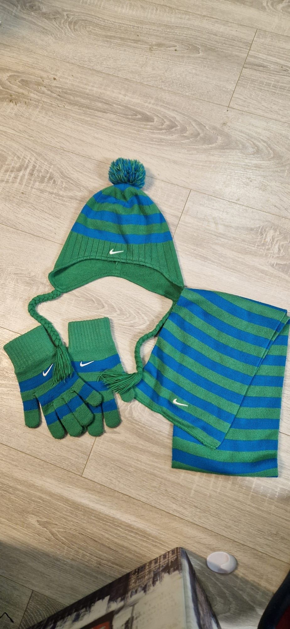 Set Nike caciula, manusi și fular M/L
