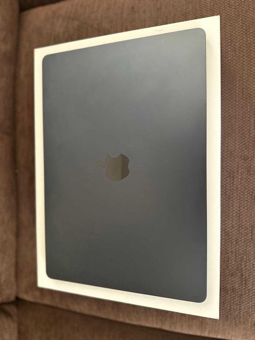 Apple MacBook Air 15" M2, 8 nuclee CPU si 10 nuclee GPU, 16GB, 1TB SSD