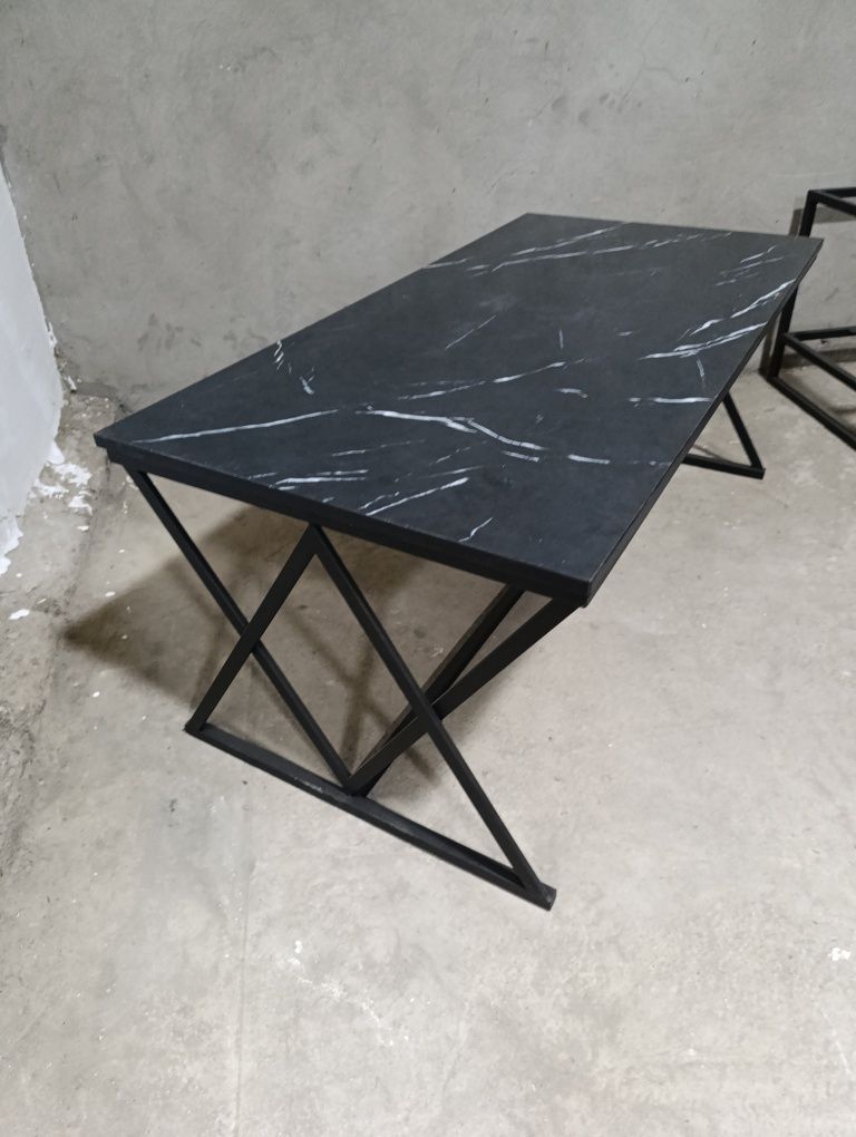 Jurnalniy stolik loft