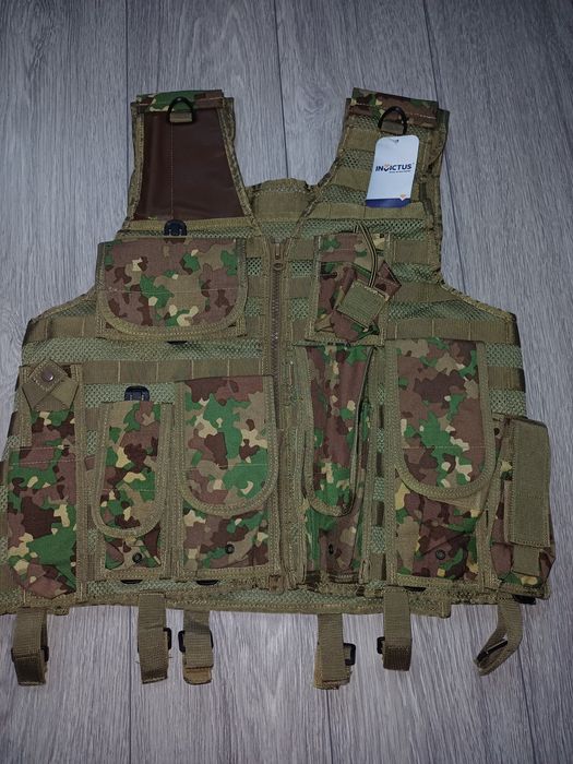 Vesta armată multifuncțională