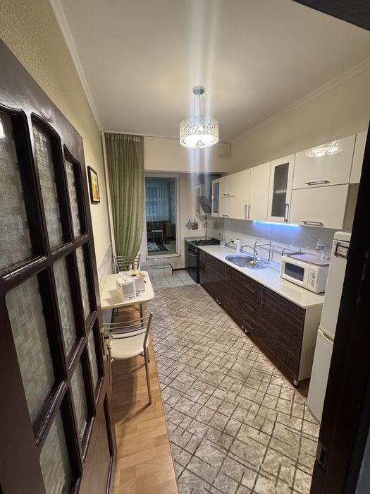 Oybek metro kvartira sotiladi