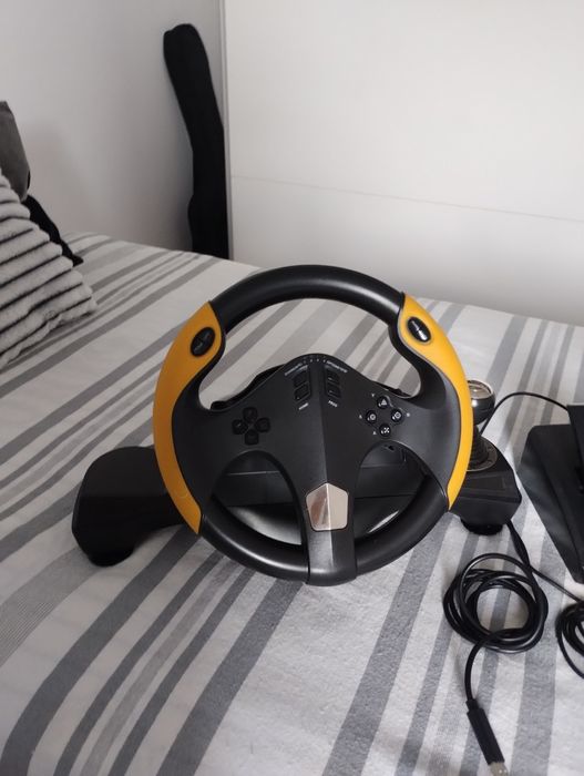 Volan cu pedale de gaming