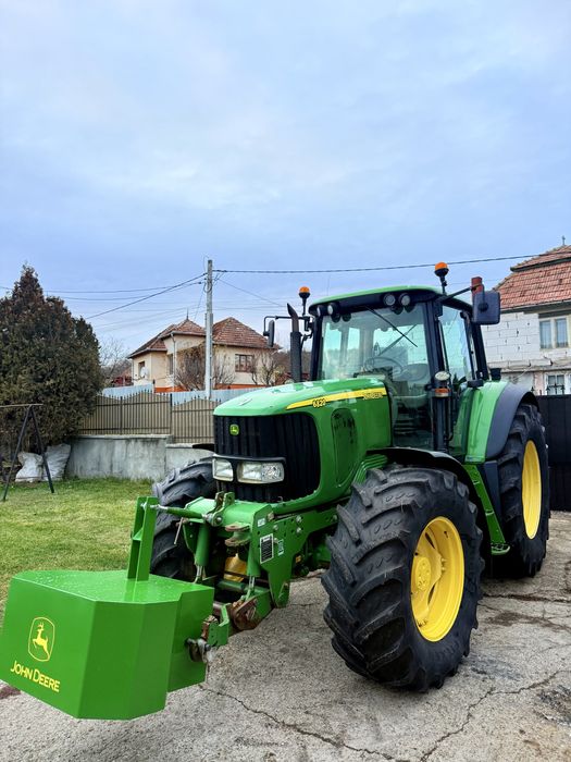 John Deere  6820