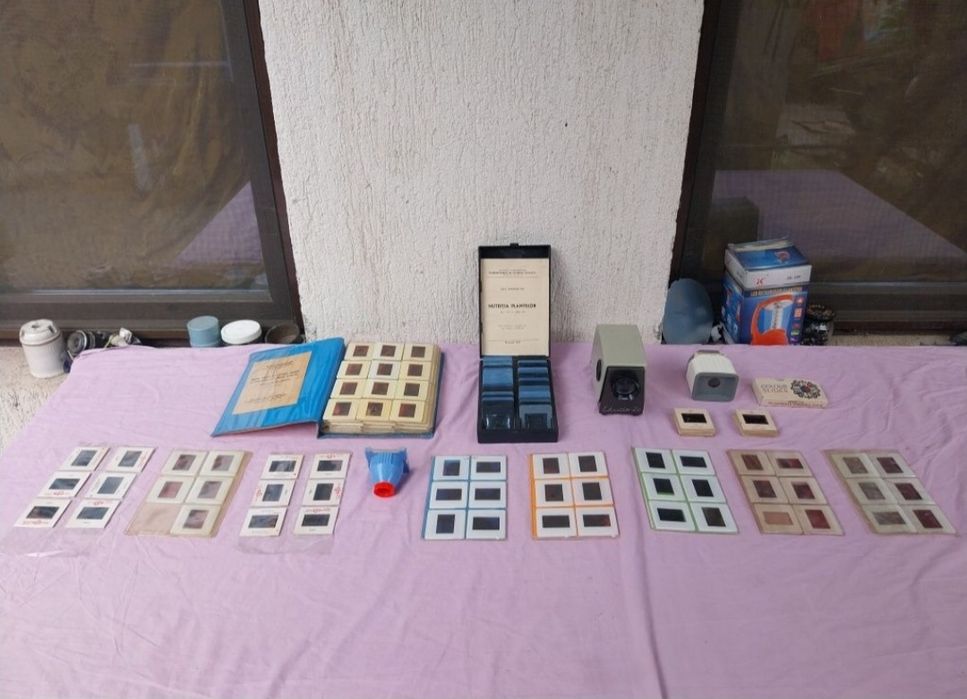 Diascop vechi și diapozitive vechi de colecție.