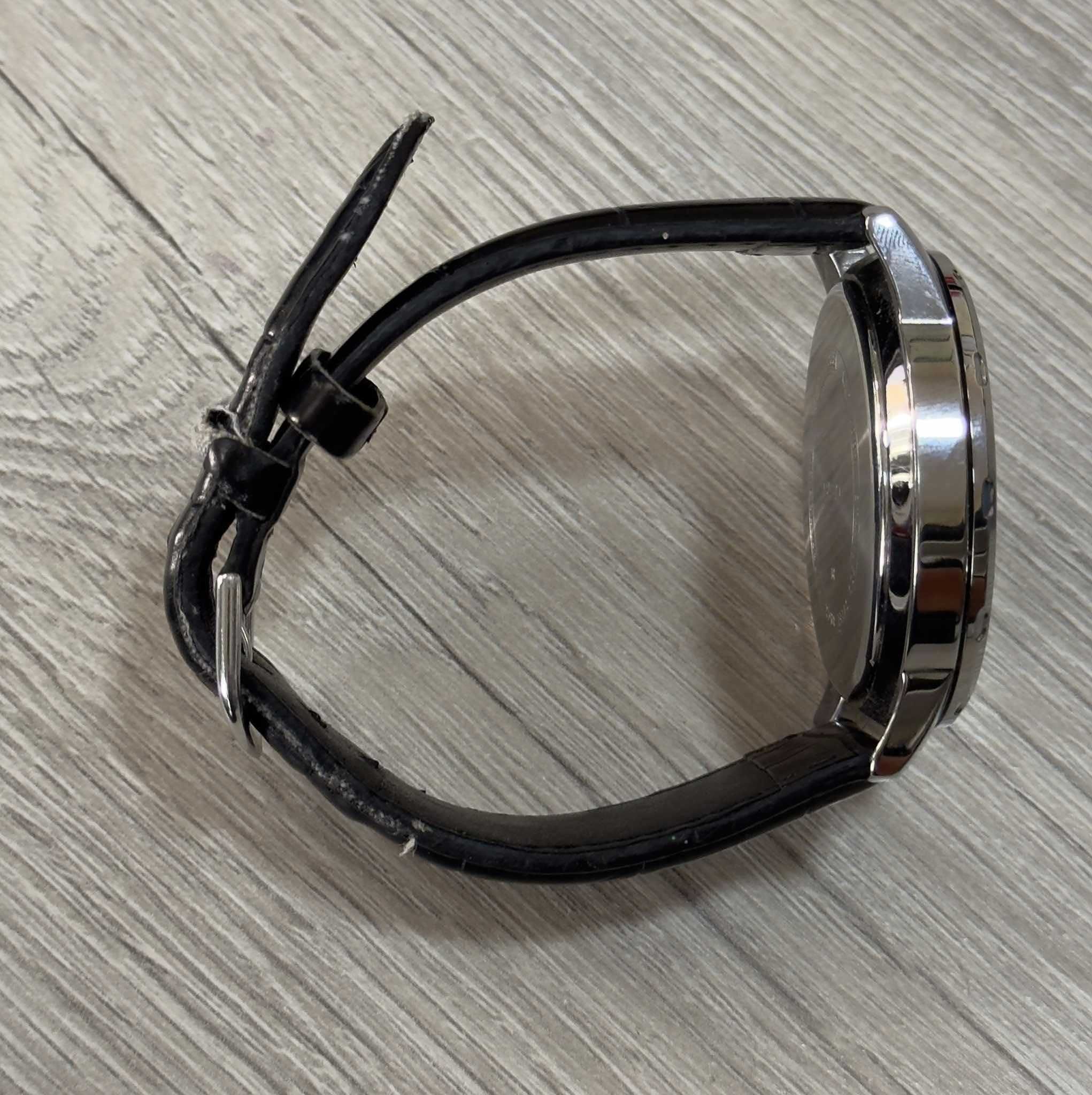 Продавам Часовник Casio MTP-VD01