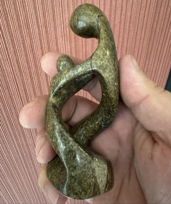 Sculpura piatra natursla serprntin
