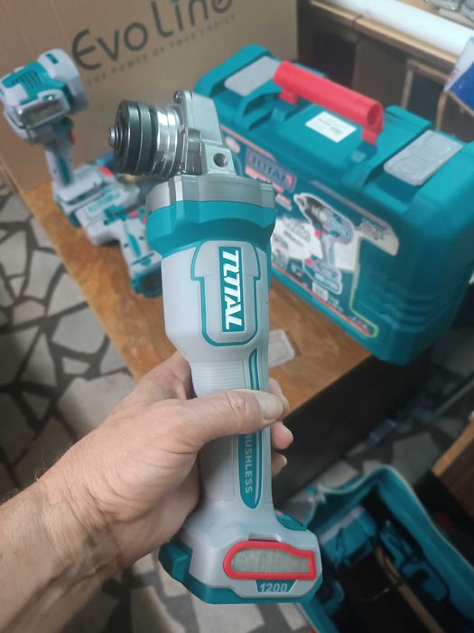 Гайковерт TOTAL 850 NM на завиване, 1000 NM на отвиване , 280лв.