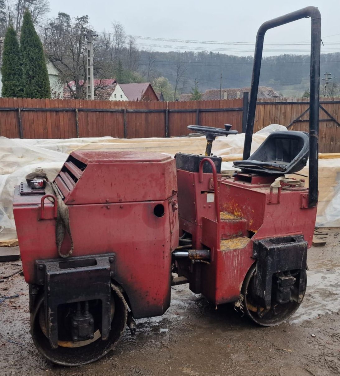 Inchiriez Miniexcavator 3,5t,  Camioneta 3,5t, Cilindru Compactor 1,6t